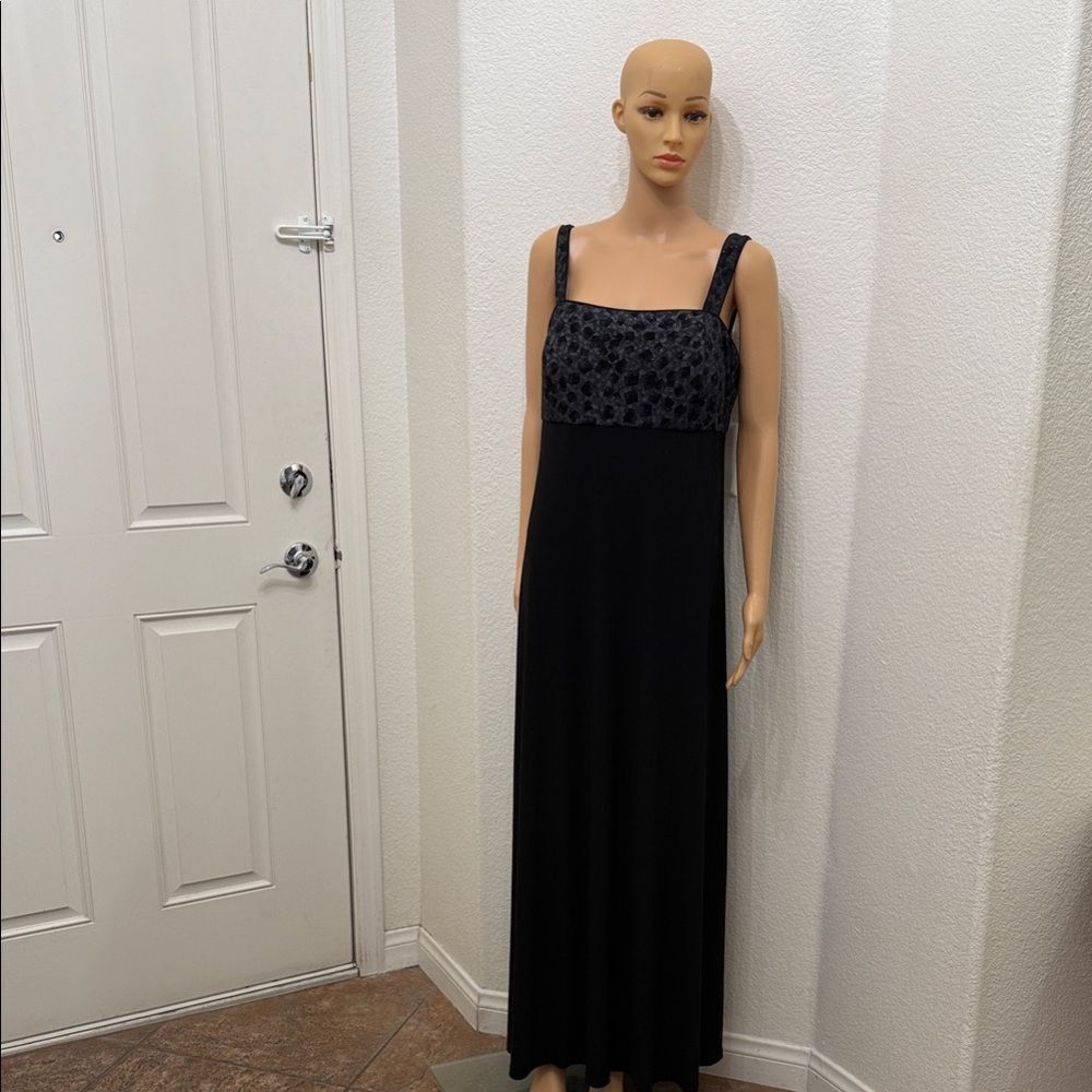 R & M Richards Elegant Black Maxi Dress Sleeveless Silver Metallic Textured